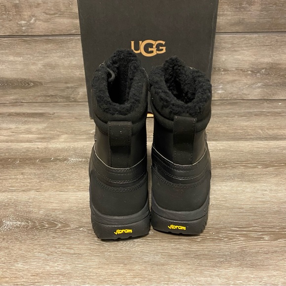 UGG | Men’s Felton Black WaterProof Leather Snow Boots NEW - Picture 5 of 15